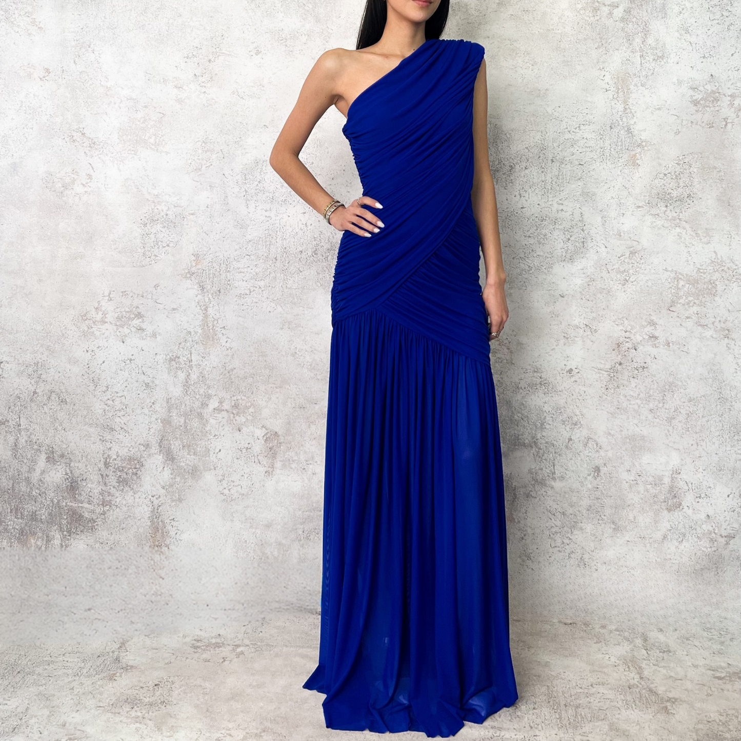 Vestido largo de mesh asimétrico azul rey