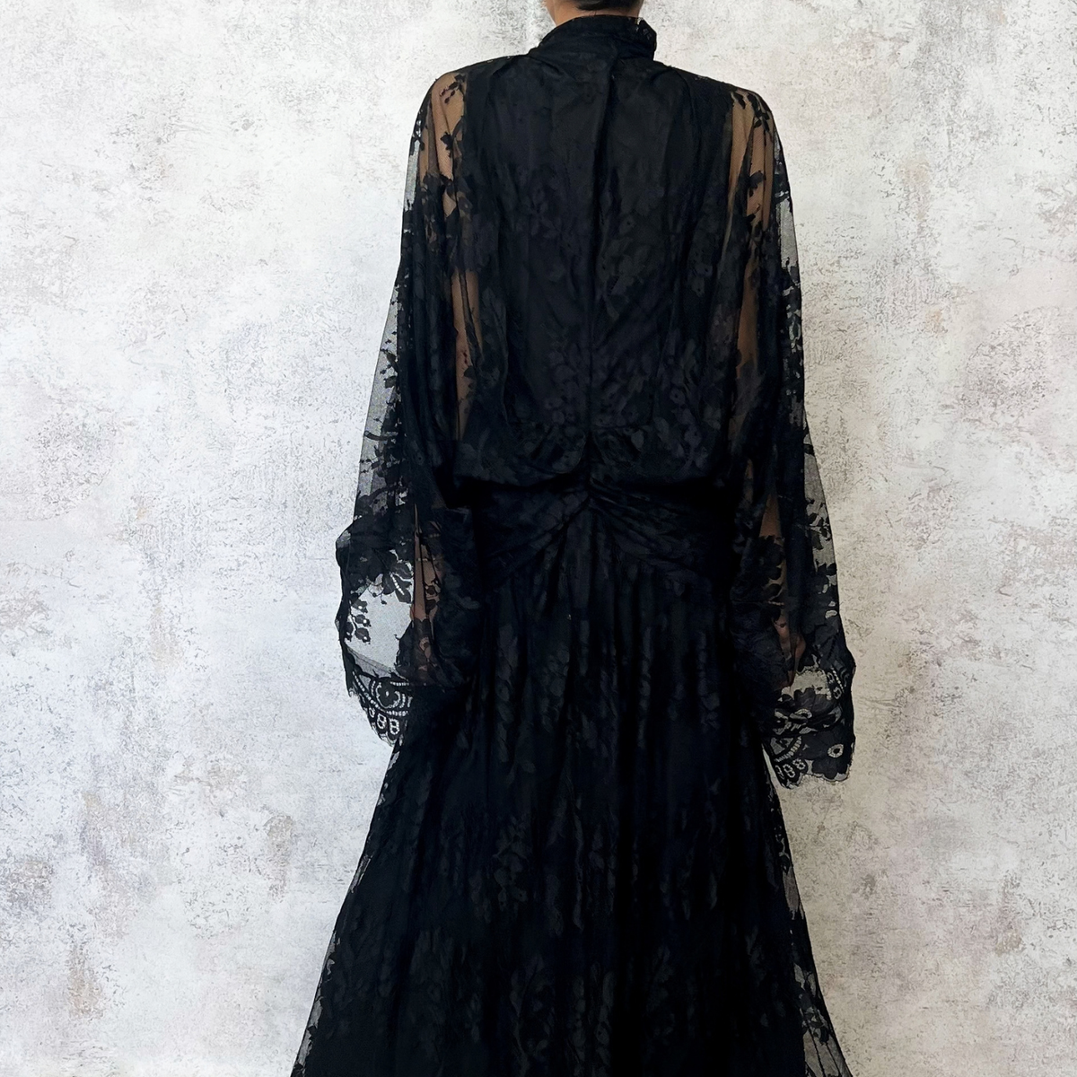 Vestido midi encaje negro