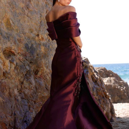 Vestido largo detalle de flores vino