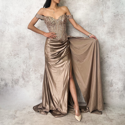 Vestido largo bordado dorado