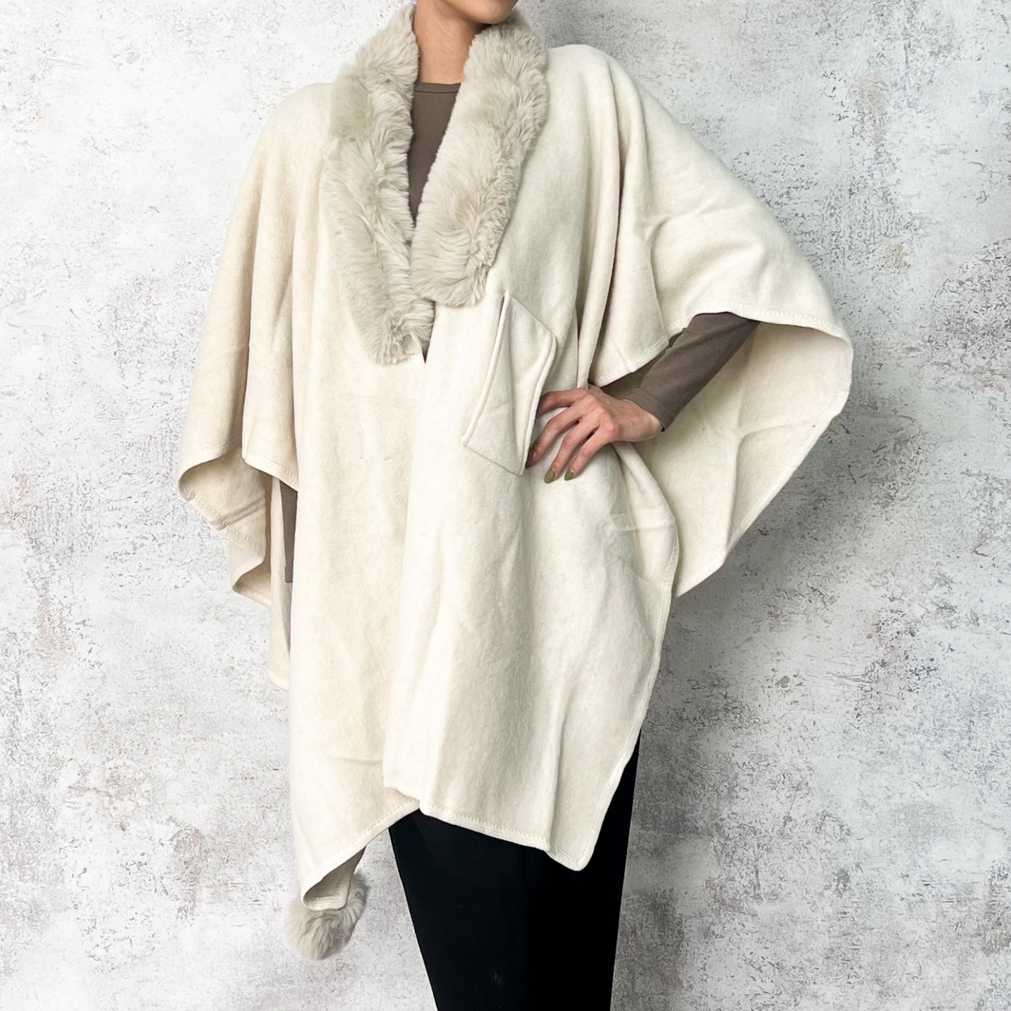 Poncho piel sintética alrededor beige