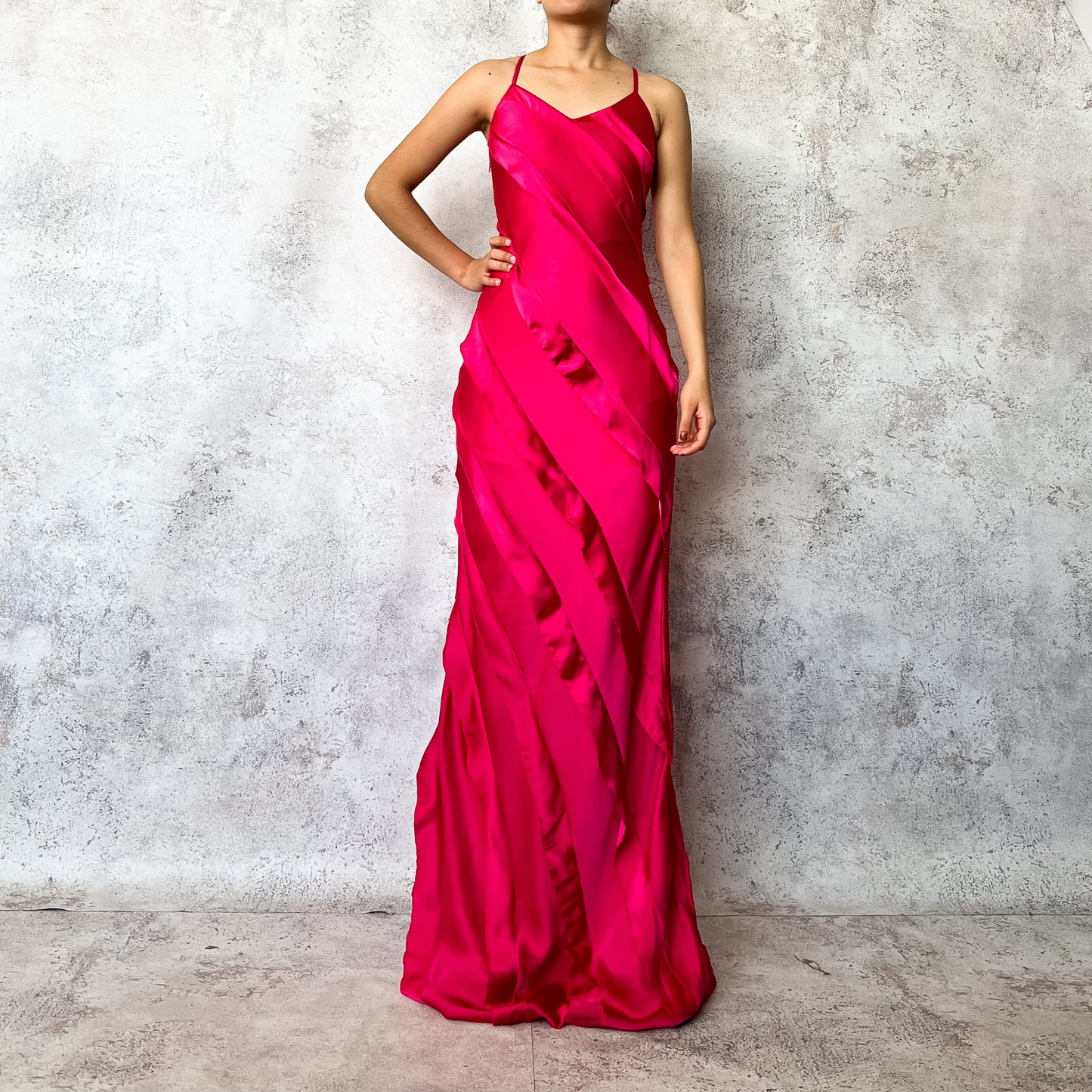 Vestido largo satinado rosa magenta