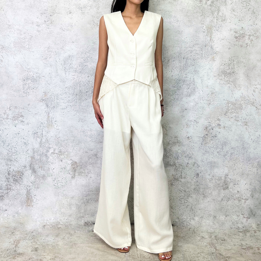 Conjunto chaleco y pantalón encaje beige