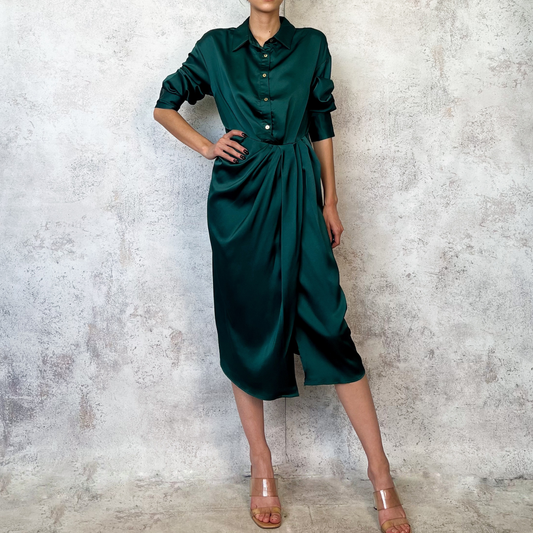 Vestido camisero verde satinado