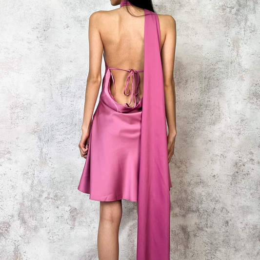 Vestido corto satinado rosa