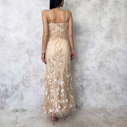 Vestido midi de tul con flores bordadas