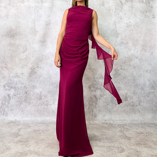 Vestido largo purpura drapeado con capa de lado