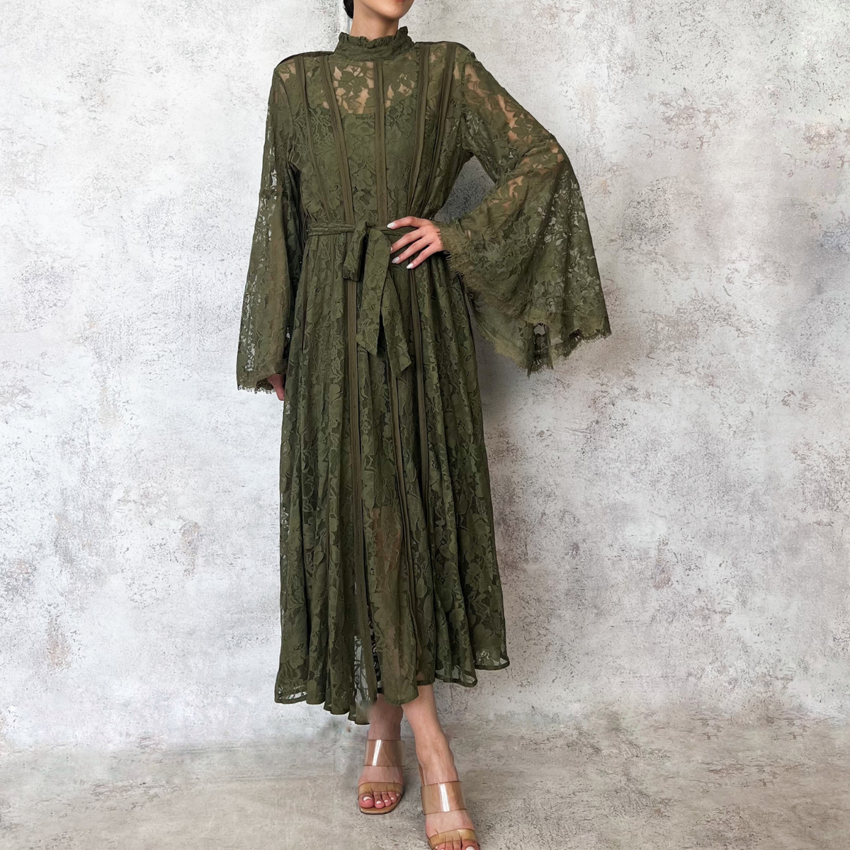 Vestido encaje verde olivo