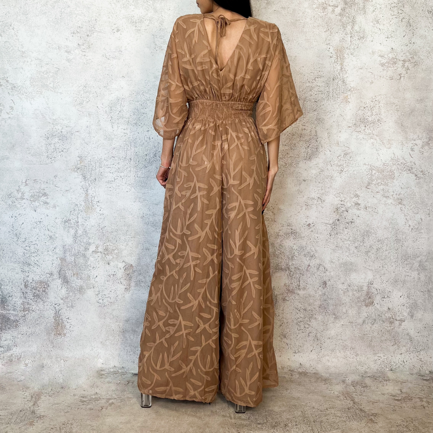 Jumpsuit taupe bordado hojas