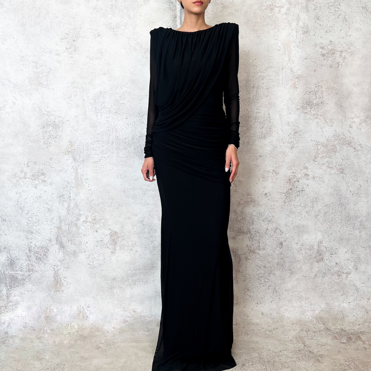 Vestido largo drapeado color negro