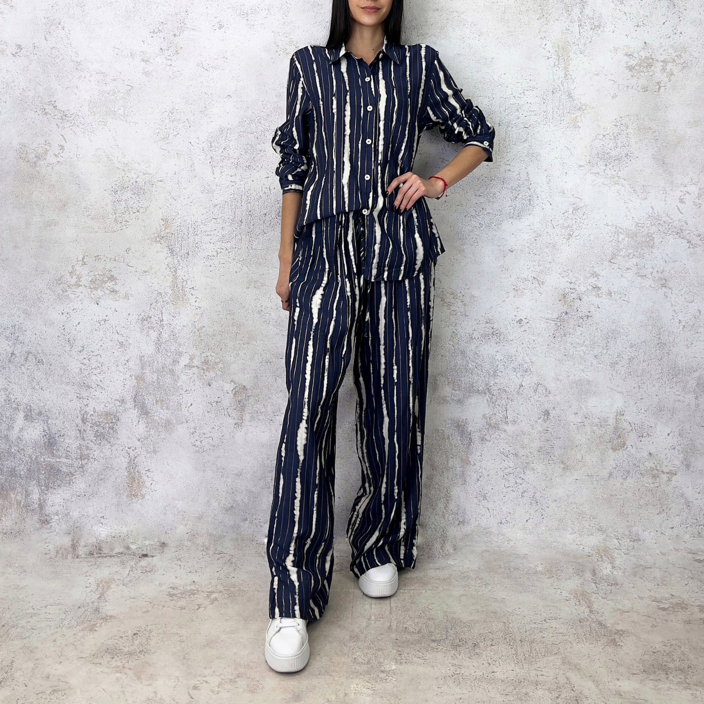 Conjunto estampado de hilo dorado azul