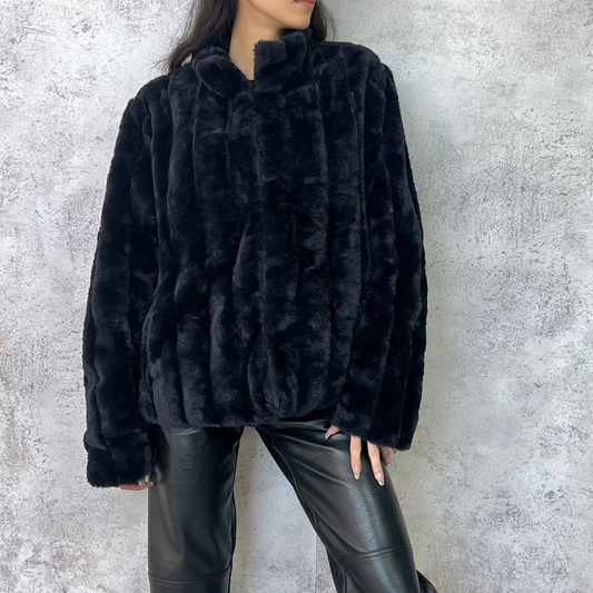 Saco negro en piel sintetica