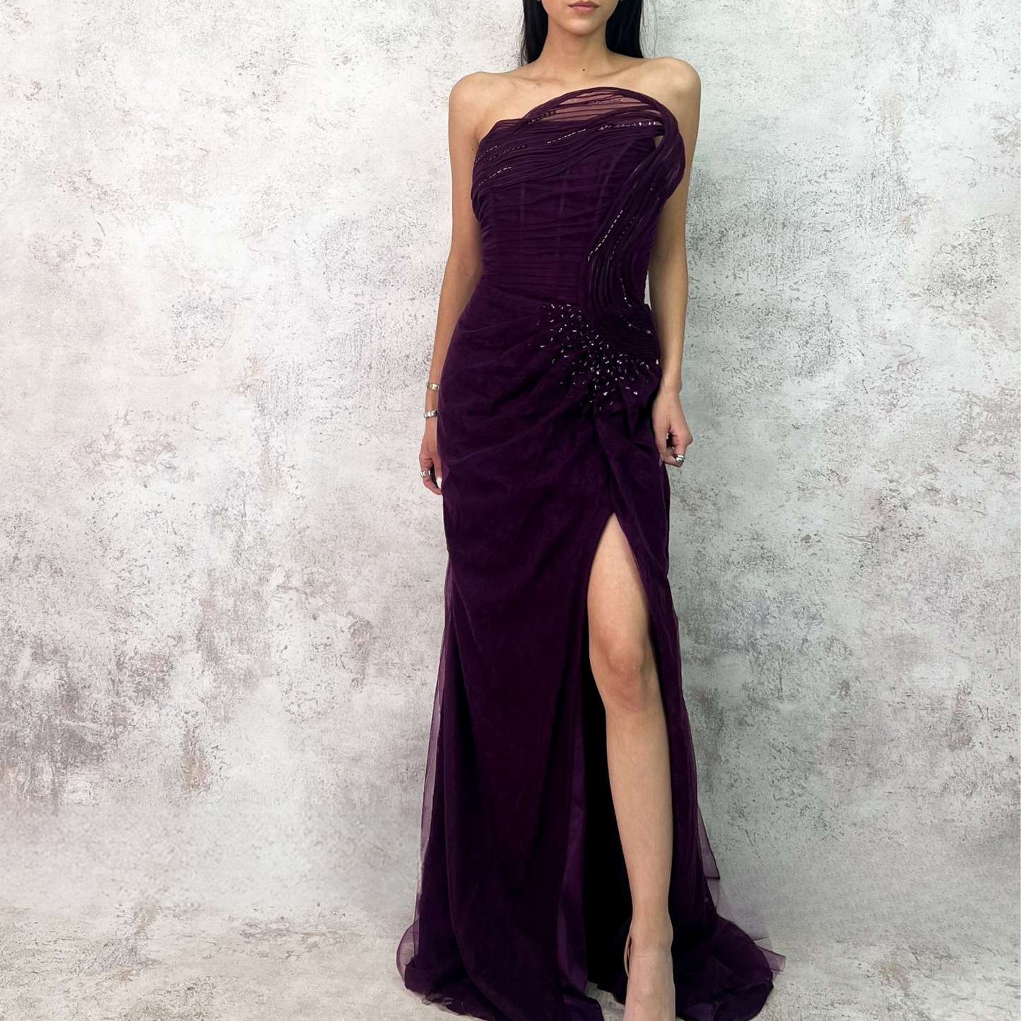 Vestido largo de tul berenjena