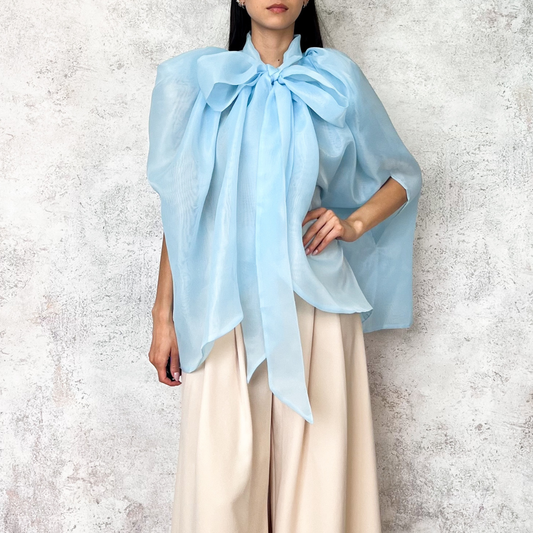 Blusa de organza azul cielo