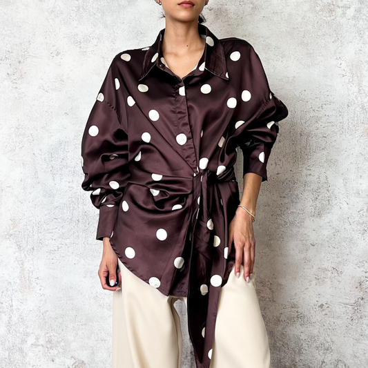 Blusa cafe con puntos beige