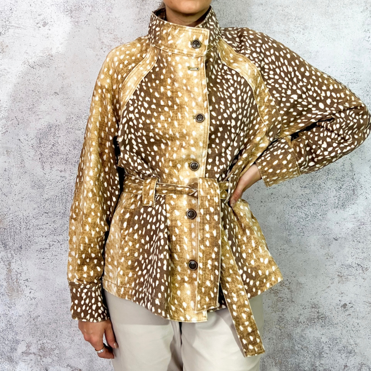 Chamarra print bambi amarilla