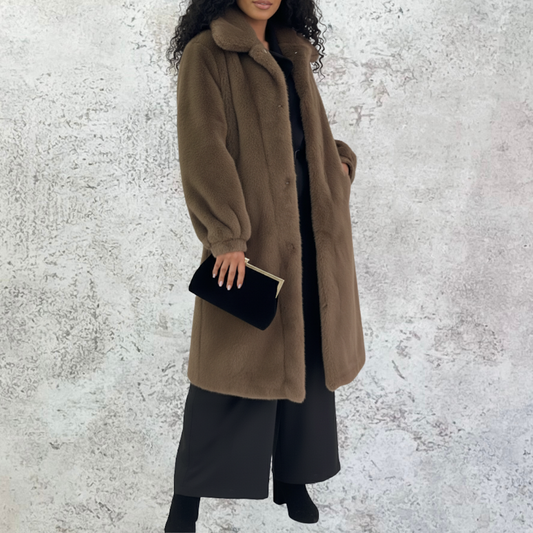 Abrigo largo en color taupe piel sintetica