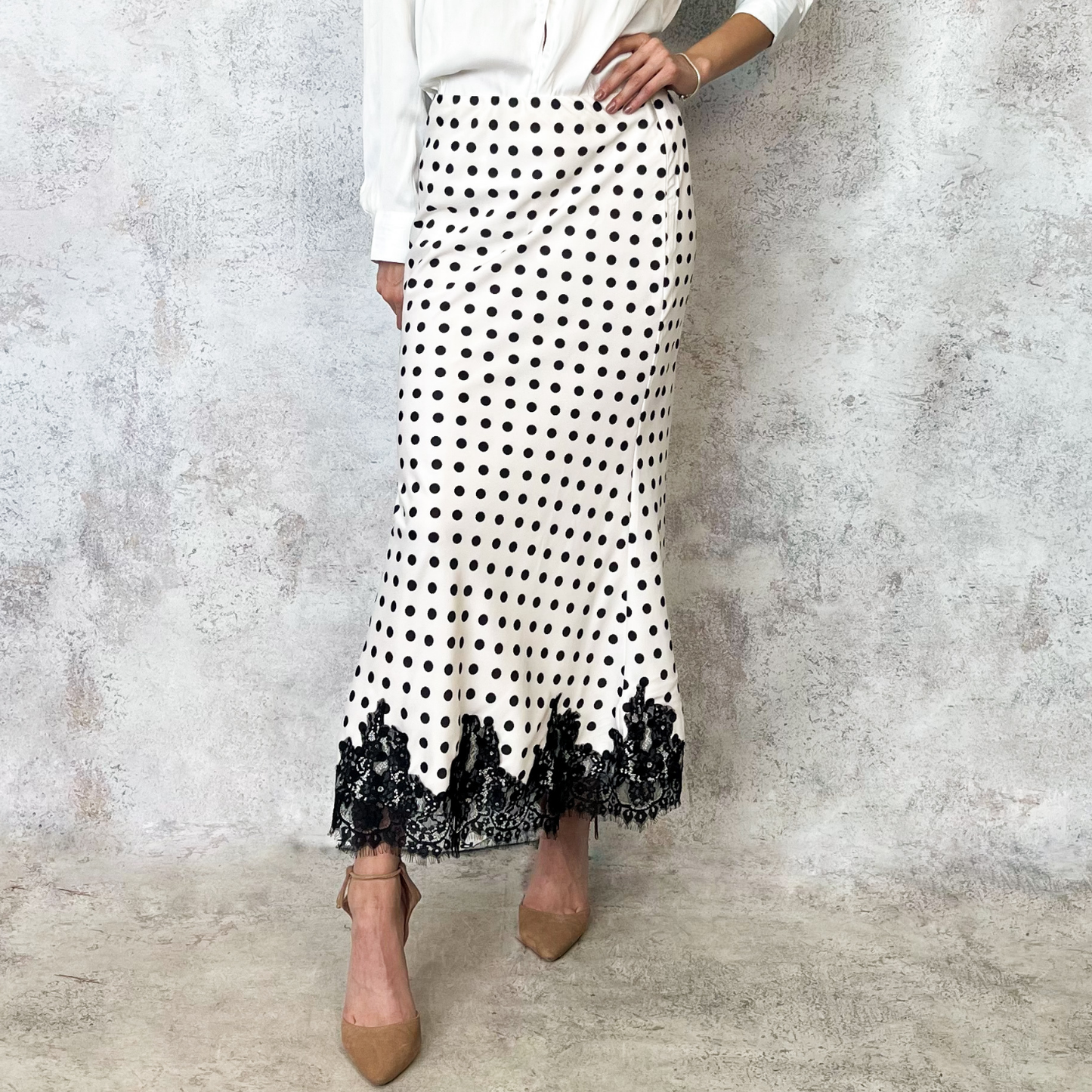 Falda satinada blanca polka dots