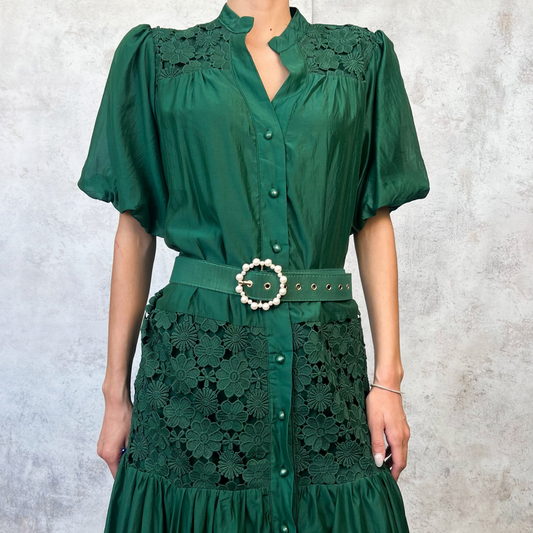 Vestido midi bordado verde esmeralda