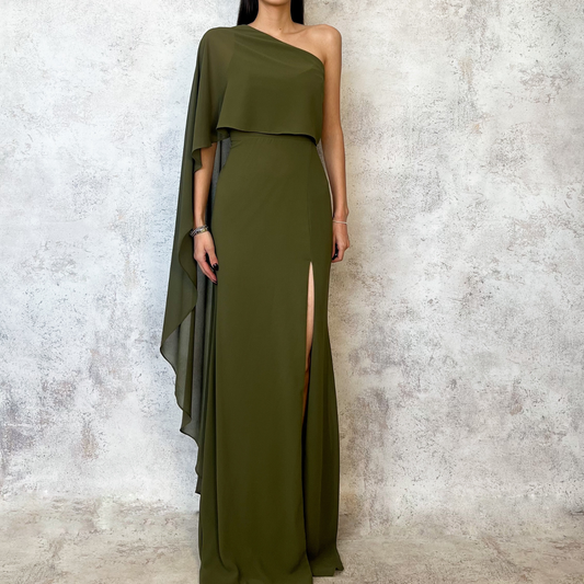 Vestido largo verde olivo de capa