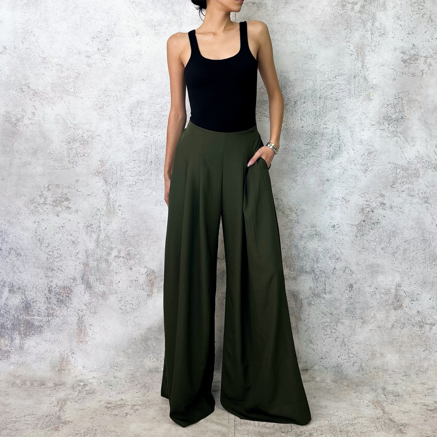 Pantalón ancho verde olivo
