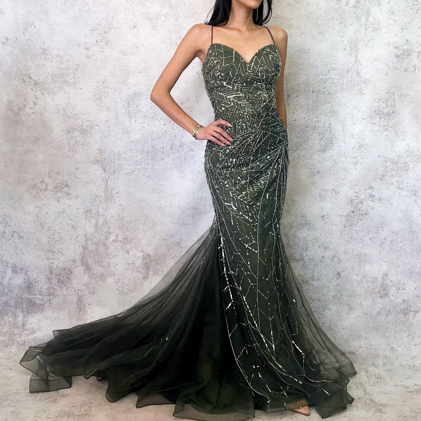 Vestido largo tul bordado pedreria olivo