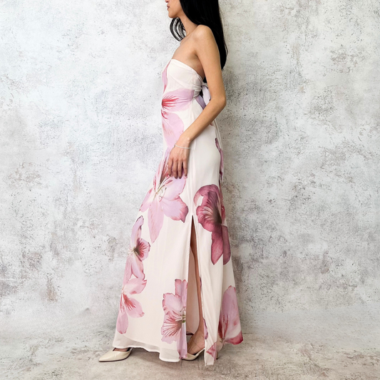 Vestido largo strapless floreado rosa