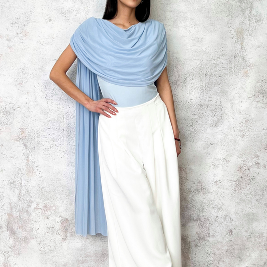 Body en color azul cielo  mangas tipo capa