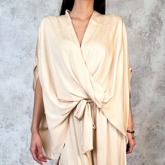 Blusa amplia en color champagne