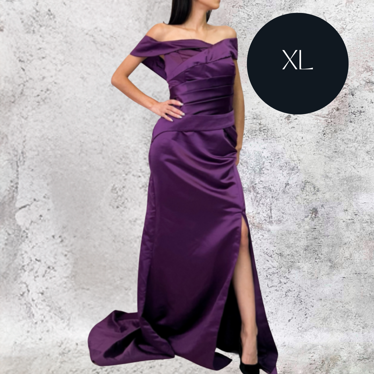 Vestido largo violeta en satín estructurado