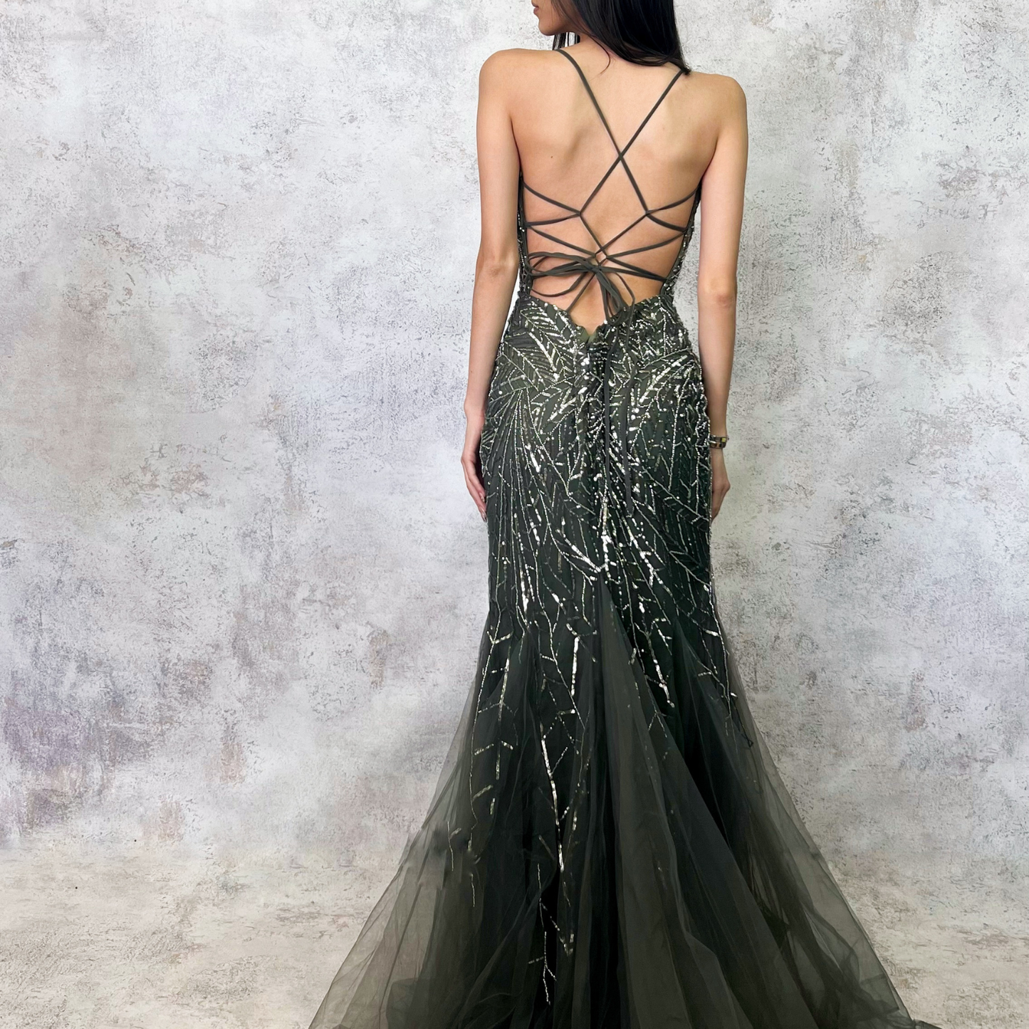 Vestido largo tul bordado pedreria olivo