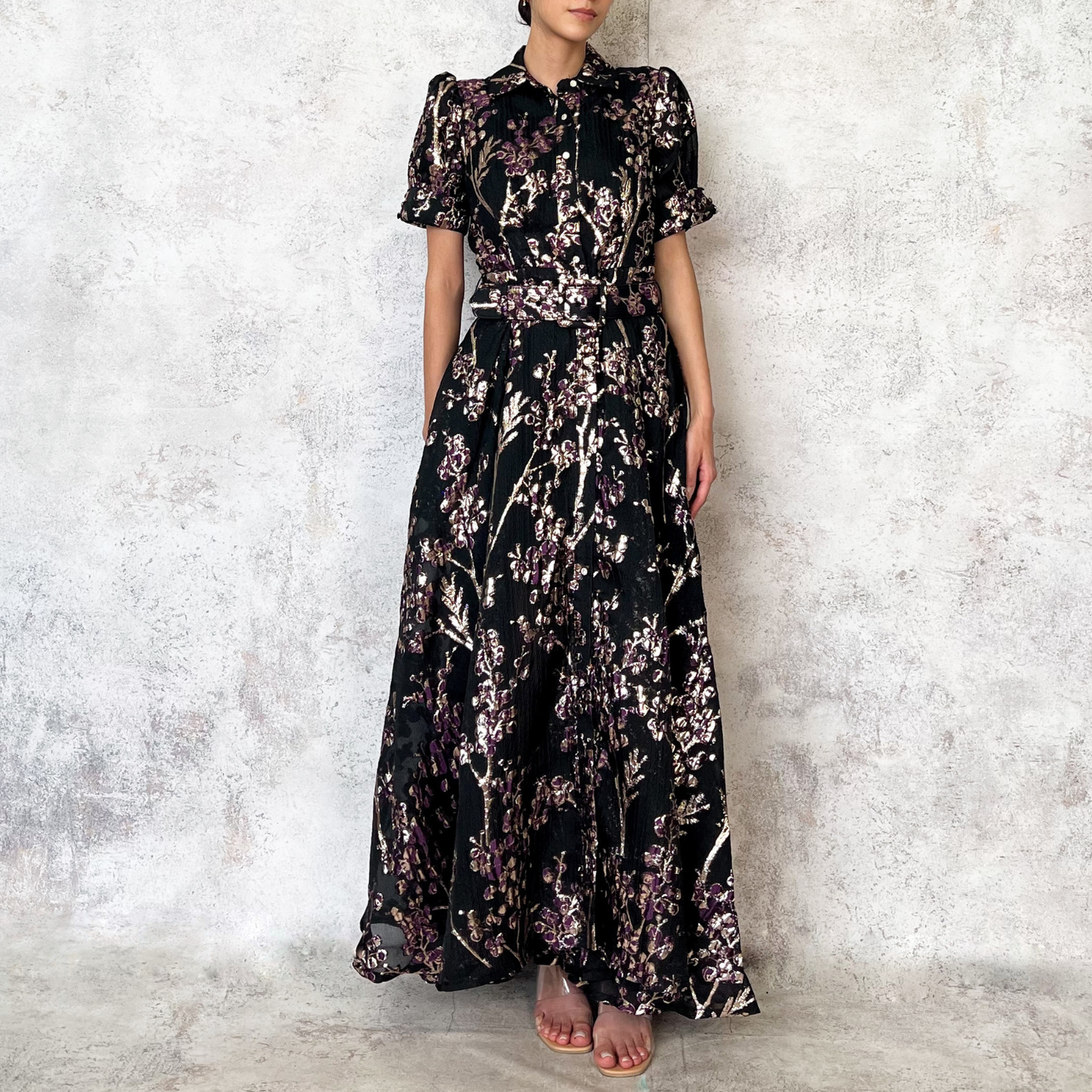 Vestido midi negro bordado uva