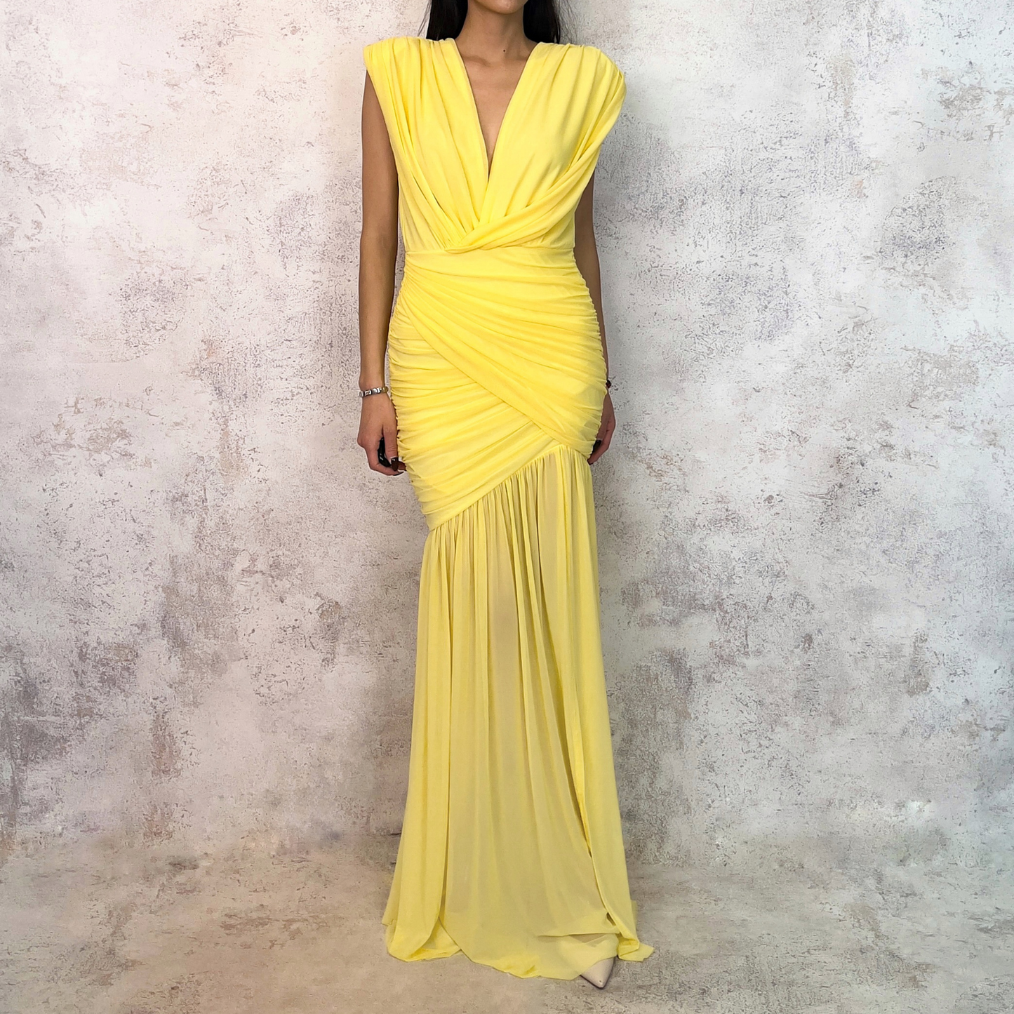 Vestido largo de mesh drapeado amarillo