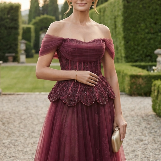 Vestido largo en color vino de tul