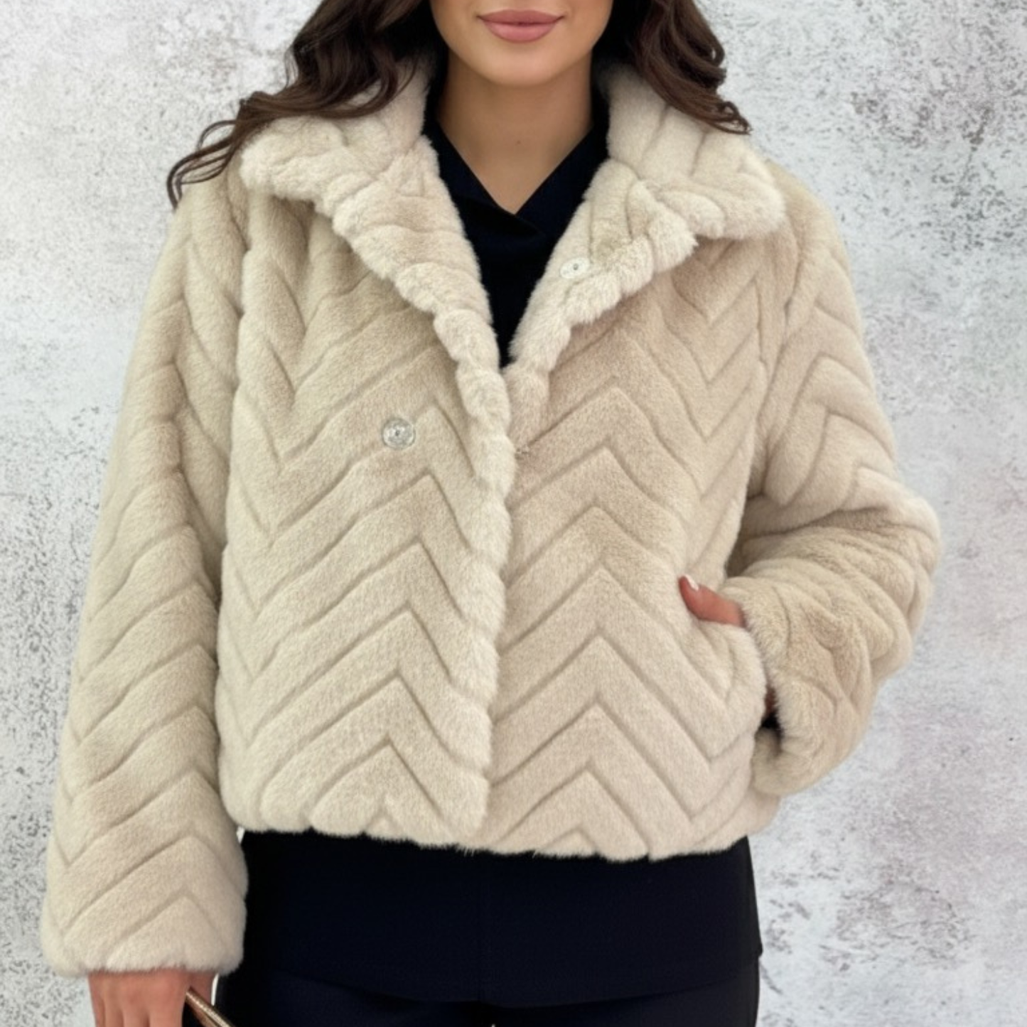 Abrigo corto piel sintetica beige