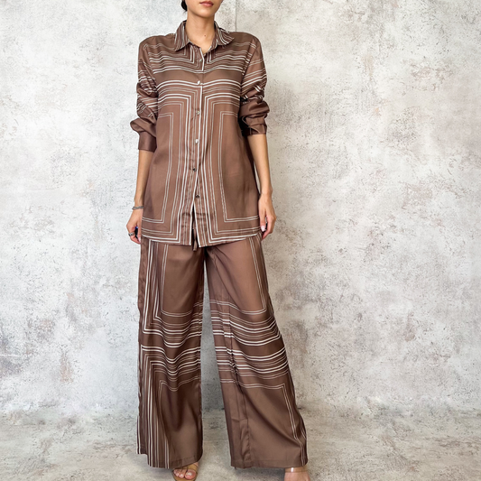 Conjunto cafe con rayas beige