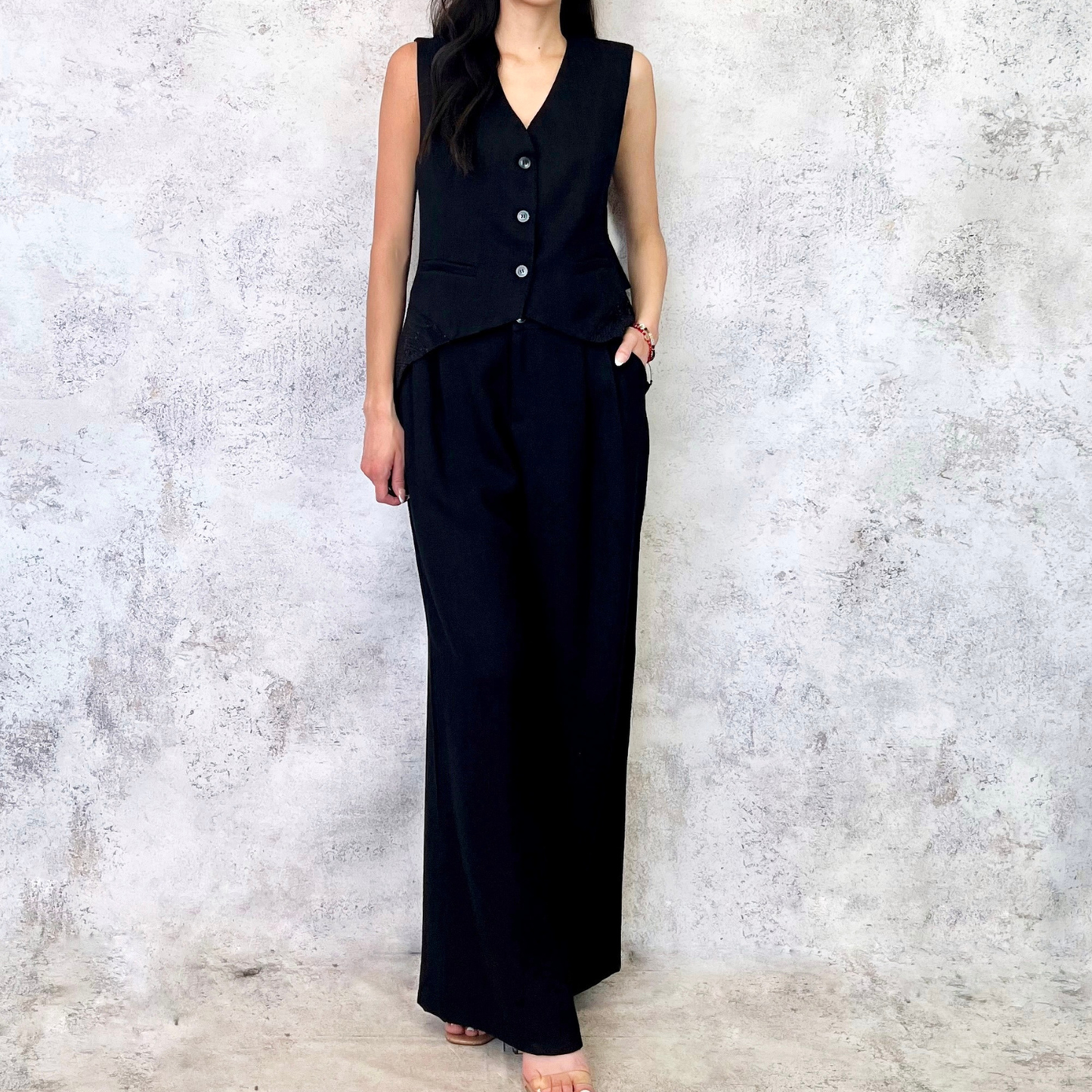 Conjunto chaleco y pantalón encaje negro