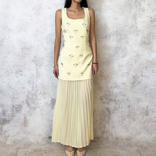 Vestido midi falda plisada aplicación pedrería amarillo