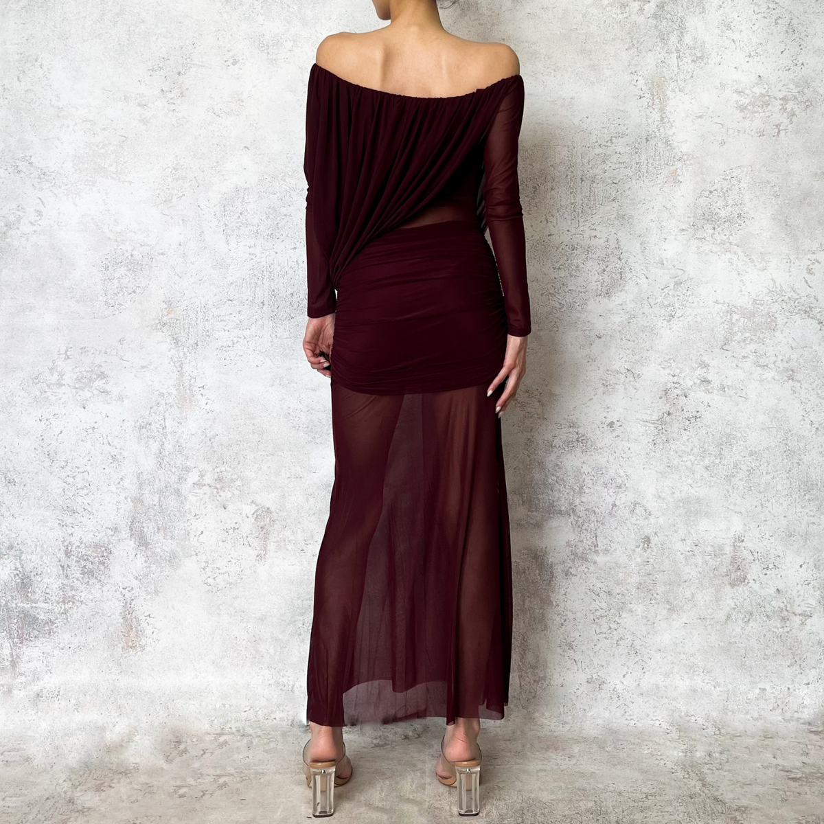 Vestido midi asimetrico de mesh vino