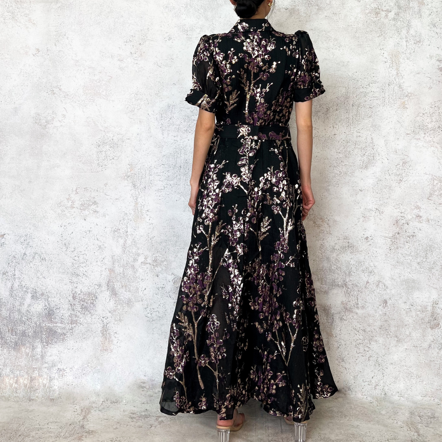 Vestido midi negro bordado uva