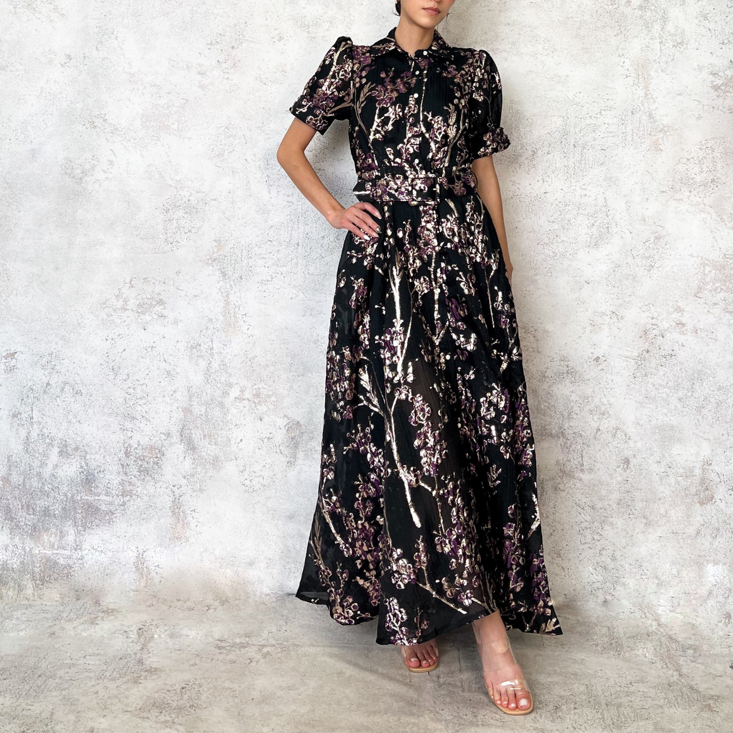 Vestido midi negro bordado uva