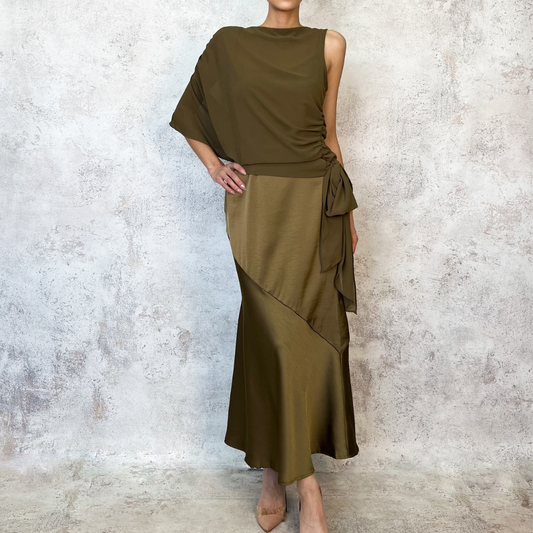 Vestido midi satinado color olivo