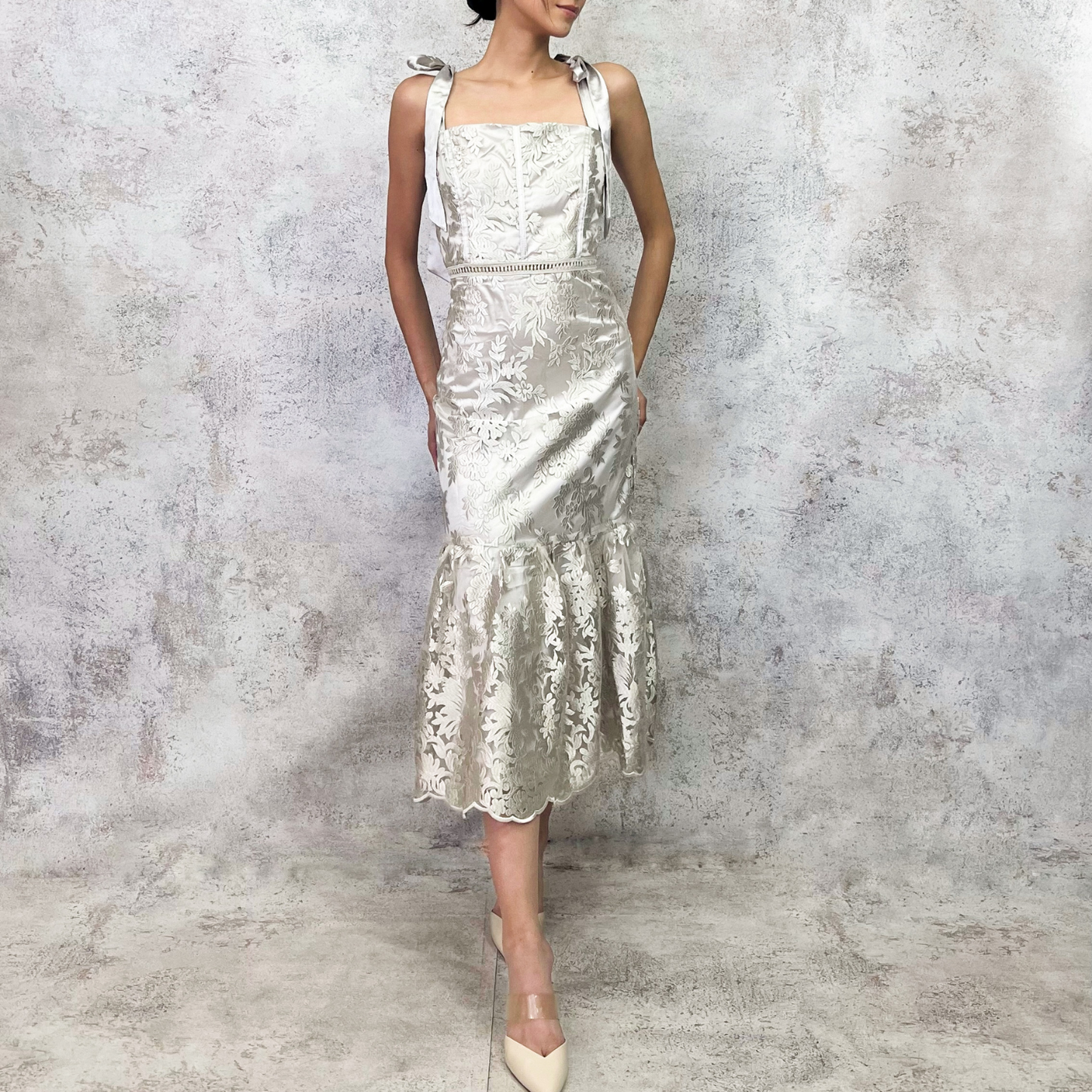 Vestido midi de organza plata