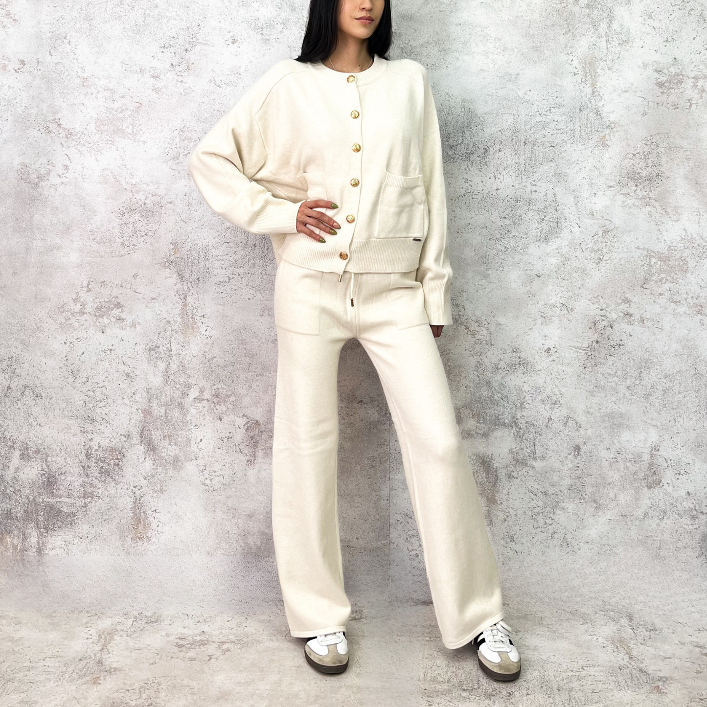 Set de punto tejido beige botones dorados