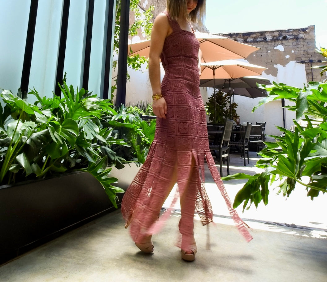 Vestido rosa canela de encaje