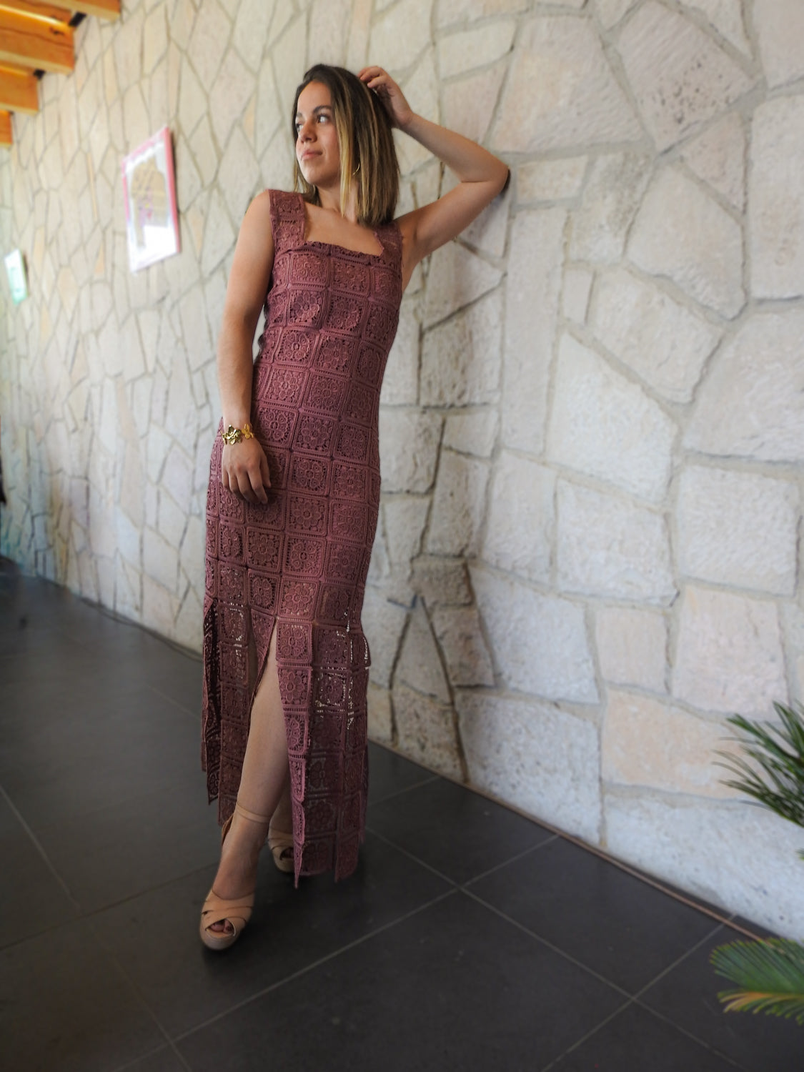 Vestido rosa canela de encaje