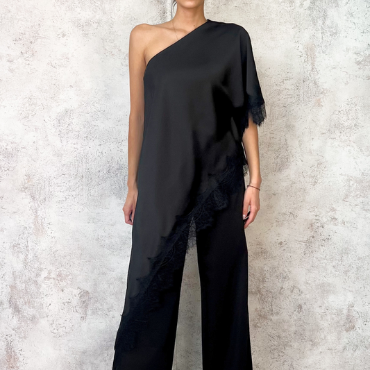 Blusa un hombro aplicacion encaje negra