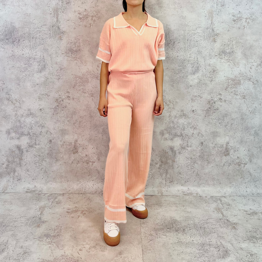 Set de punto con blusa cuello polo.