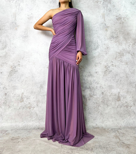 Vestido largo un hombro violeta.