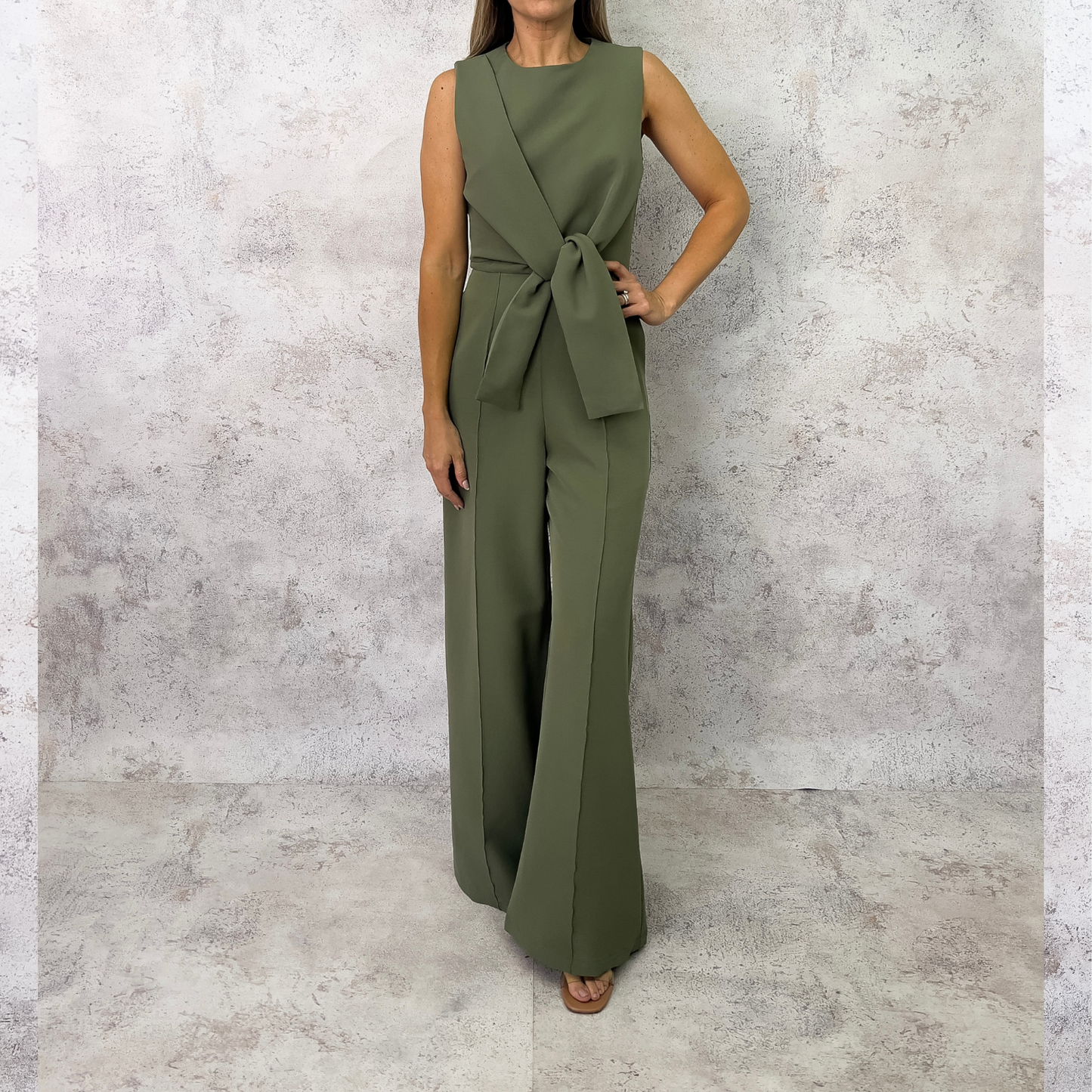 Jumpsuit cruzado verde olivo.